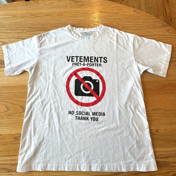 Vetements Other - Vetements “Antisocial” graphic tee - Large